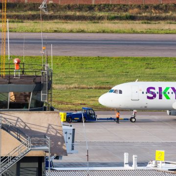 Avion SKY 1 (1) Aerolínea Sky reiniciará vuelos a más destinos nacionales en Noviembre