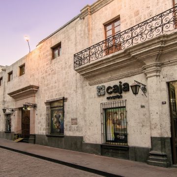 CA_ingreso a BVL (2) Caja Arequipa es la primera caja municipal en listar acciones en la Bolsa de Valores de Lima