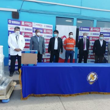 Foto-2-donacion_Cusco Minera Las Bambas entrega 50 balones de oxígeno a la DIRESA Cusco