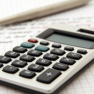 accountant-1238598_1280 APEFAC presenta estudio sobre el mercado de factoring y las oportunidades para las Mipymes