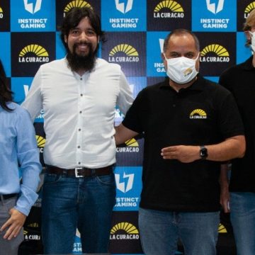 La Curacao - Auspicio gamer 1 La Curacao es la primera cadena retail en auspiciar a un equipo de eSports en el Perú