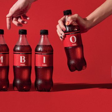 Coca-Cola Aphabet_03 Coca-Cola invita a compartir mensajes positivos a través de sus etiquetas