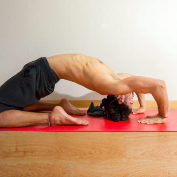 Joao-yoga-laal Cuarentena: 5 Beneficios de la práctica de yoga para sobrellevar el confinamiento