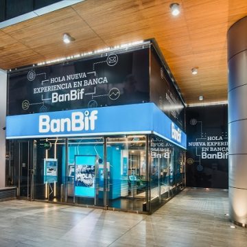 Oficina BanBif (2) BanBif se suma a otras empresas del sector privado para financiar el traslado del primer millón de vacunas de Sinopharm al Perú