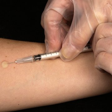 vaccination-67477_1280 Ministerio de Salud: Se aplicaron 50 435 vacunas contra la COVID-19 y 7 regiones vacunaron a más del 50% de su personal priorizado