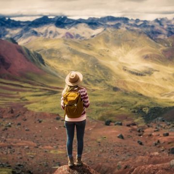 Trekking a la montaña Vinicunca PROMPERÚ destaca el liderazgo de la mujer en la última edición de Turismo In Day