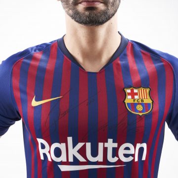 camiseta scotia0173 Messi, Piqué y Coutinho firmaron camisetas del F.C. Barcelona que Scotiabank sorteará