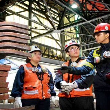 mujeres en sectores duros 2 La tendencia de hoy es que las mujeres CEOs empiecen a conquistar las mineras