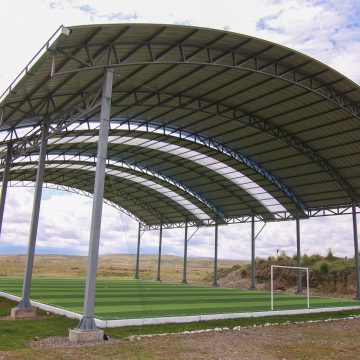 Entrega techo Antapaccay entregó la cobertura de techo para la cancha de grass sintético de la comunidad de Alto Huancané