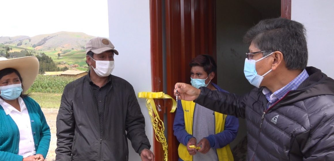 Summa Gold entrega vivienda a familia de nueve hermanos que perdieron a sus padres en accidente