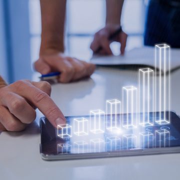 Team,Of,Business,People,Analyzing,3d,Augmented,Reality,Chart,Above ¿Tienes un prototipo tecnológico innovador? Hasta el 14 de mayo puedes presentar tu solución al desafío CANVIA
