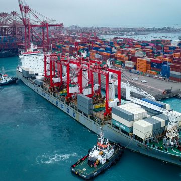Nuevas gras _ DP World Per DP World adquiere 4 nuevas Grúas Ecológicas para el Muelle Sur
