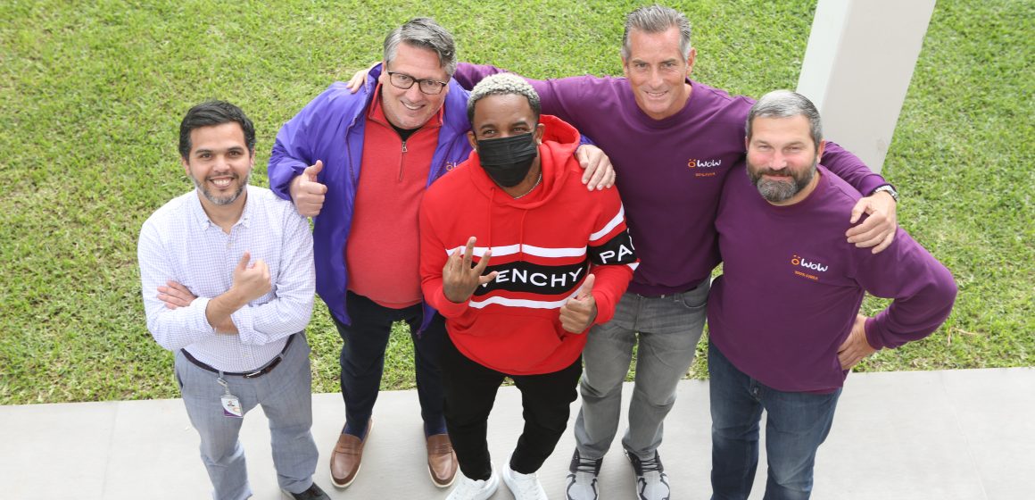 Internet de alta velocidad llegará a colegios más necesitados de Ica, Lima y Apurímac WOW Perú y Jefferson Farfan hacen realidad internet de alta velocidad para colegios del interior del país