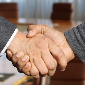 Amistad en el trabajo: 3 formas en que beneficia a una empresa
