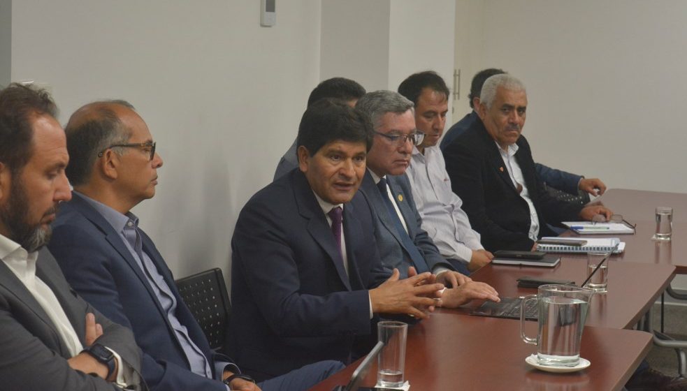 PROPUESTAS DEL BICENTENARIO TRABAJA CON EL GOBIERNO REGIONAL DE AREQUIPA PARA FORTALECER SUS CAPACIDADES EN GESTIÓN PÚBLICA