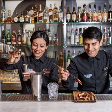 ¿Quieres convertirte en bartender profesional? Learning for Life abre nueva convocatoria para mujeres de 18 a 27 años
