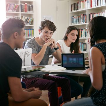 Trabajo y educación híbrido seguirán evolucionando este 2023 con ayuda de la analítica y la conectividad