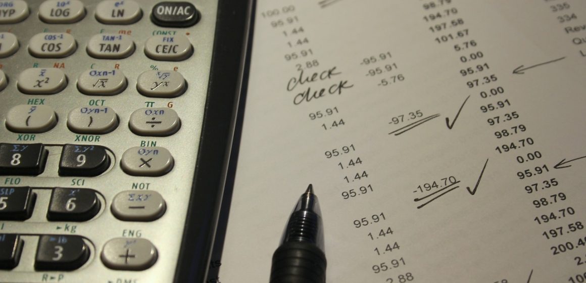 accounting-761599_1280 ¿Cómo podemos mejorar nuestro perfil para acceder a un crédito?