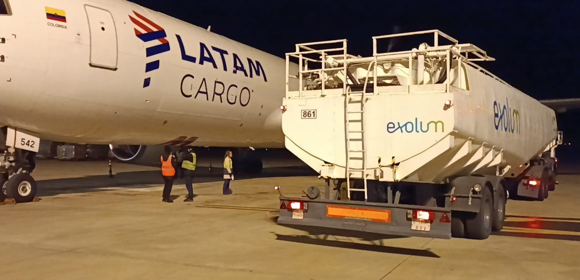 Grupo LATAM realiza su primer vuelo internacional con Combustible  Sostenible de Aviación (SAF)