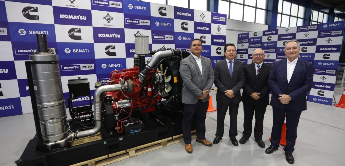 KMMP Donacion de equipo Arequipa (1) Komatsu-Mitsui dona maquinaria de alta tecnología para estudiantes de mecatrónica automotriz
