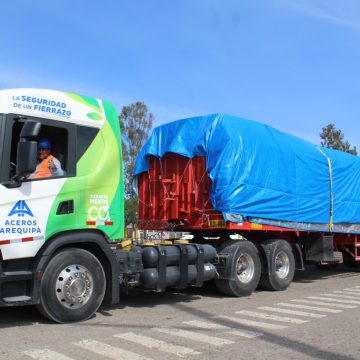 ACEROS AREQUIPA DONA CAMAS, FRAZADAS Y ALMOHADAS A LA POLICÍA NACIONAL EN PISCO