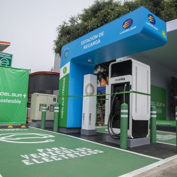 asas PRODUCE, Municipalidad de Miraflores y Luz del Sur inauguran estación de carga rápida para autos eléctricos