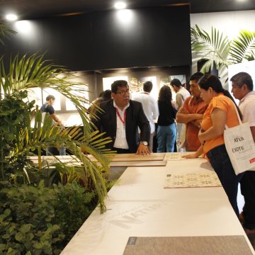 Cerámica San Lorenzo presenta su colección 2023 a más de 200 expertos