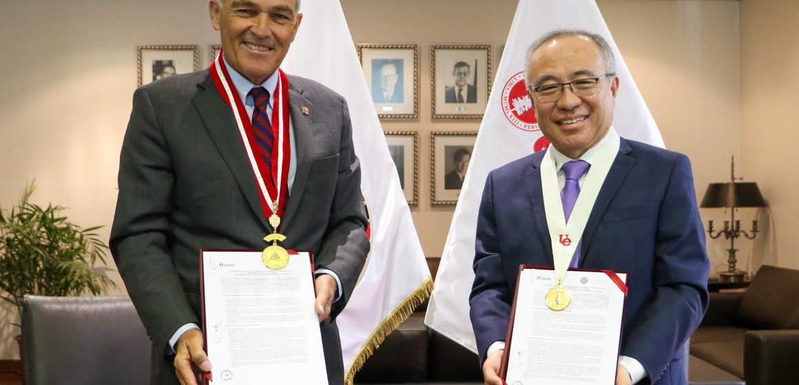 FIRMA DE CONVENIO El Colegio de Ingenieros del Perú – Consejo Departamental de Lima y Universidad ESAN firmaron un convenio de carácter específico