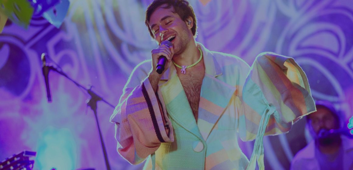 Adrián Bello es considerado como el descubrimiento Indie en el radar de los Billboard USA Adrián Bello es considerado como el descubrimiento Indie en el radar de los Billboard USA
