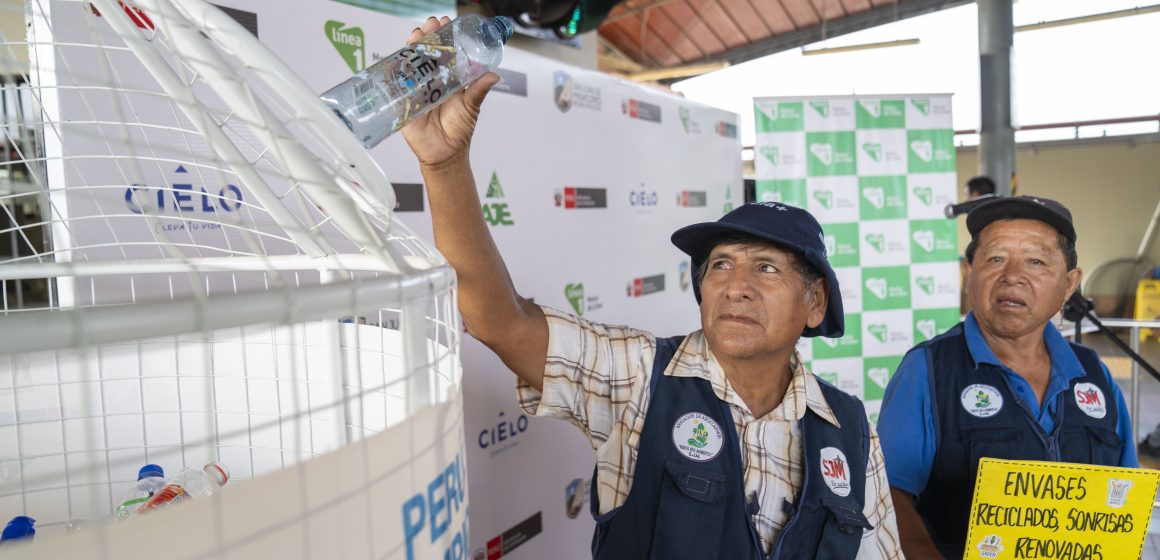 DSC01660 Grupo AJE y Línea 1 del Metro de Lima suman 13 puntos de acopio para reciclar botellas PET en las principales estaciones