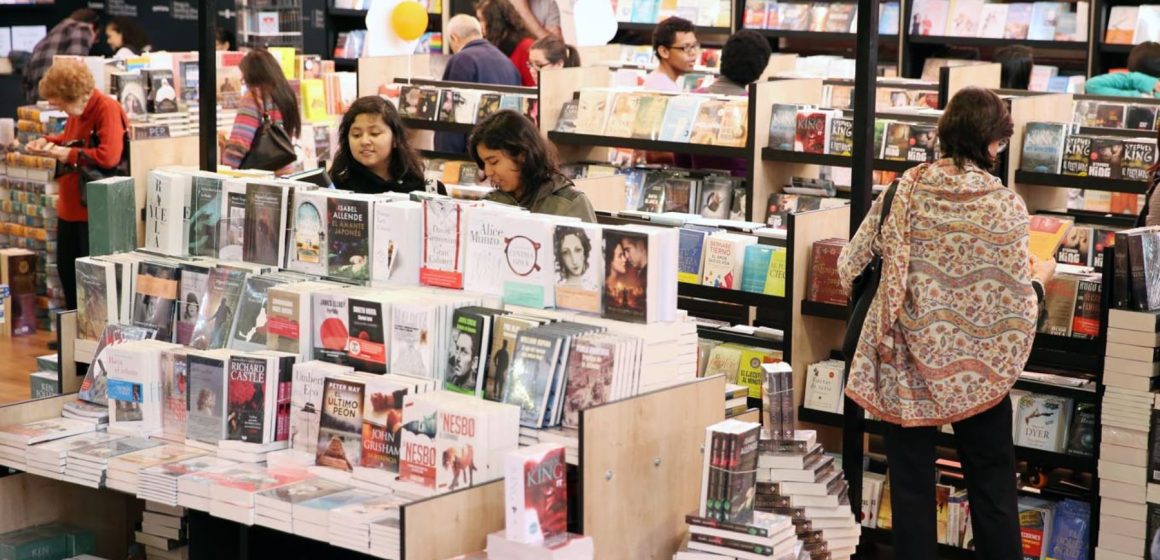 Foto- libros origianles ¿Por qué es mejor comprar libros originales que piratas?