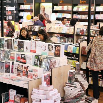 Foto- libros origianles ¿Por qué es mejor comprar libros originales que piratas?
