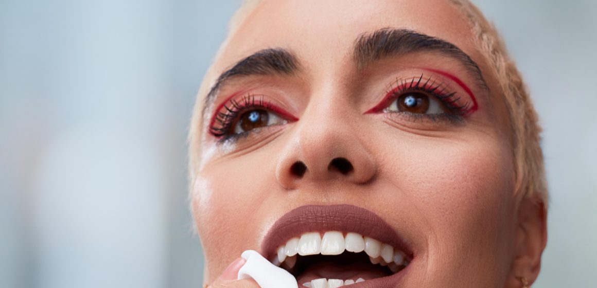 PS1 Avon lanza su icónico labial líquido Power Stay con fórmula mejorada y un nuevo diseño