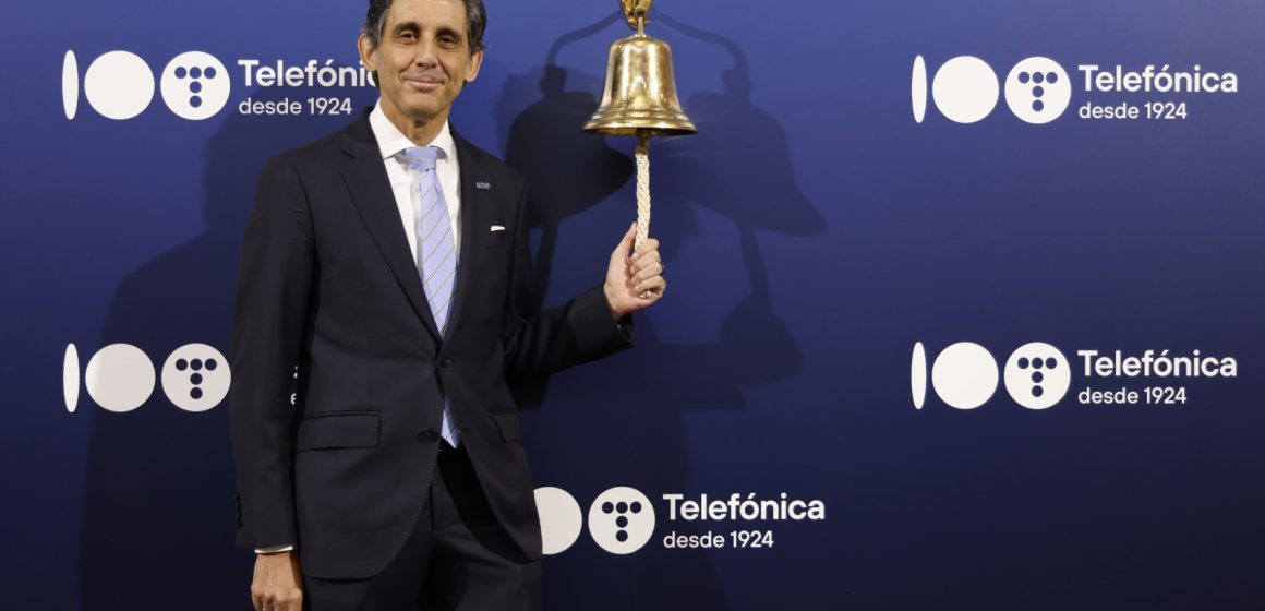 Telefónica protagoniza el toque de campana en la Bolsa de Madrid con motivo de su Centenario