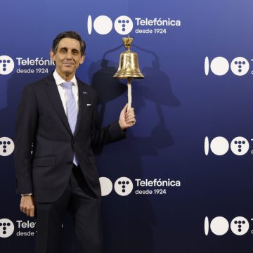 FOTO UNO - Telefónica protagoniza el toque de campana en la Bolsa de Madrid con motivo de su Centenario - Foto Telefonica Telefónica protagoniza el toque de campana en la Bolsa de Madrid con motivo de su Centenario