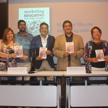 mesa presentación libro Mesa Redonda Editorial y Librería presenta el primer libro sobre marketing para colegios en el Perú del marketer y comunicador José Romero Vela