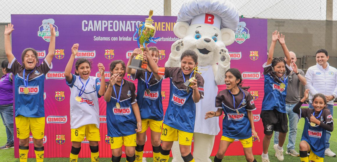 Niñas de la academia River Sacachispas de Comas campeonan en el futbolito Bimbo 2024