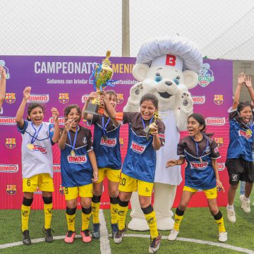 Niñas de la academia River Sacachispas de Comas campeonan en el futbolito Bimbo 2024