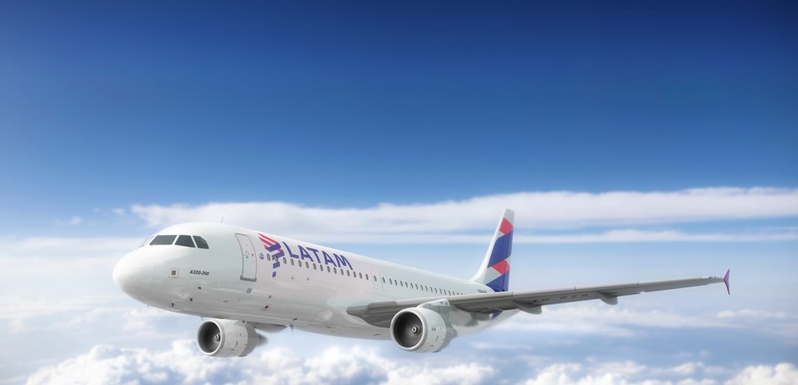 Avión LATAM LATAM Airlines Perú se consolida como la aerolínea peruana con menor índice de reclamos en el primer semestre de 2024