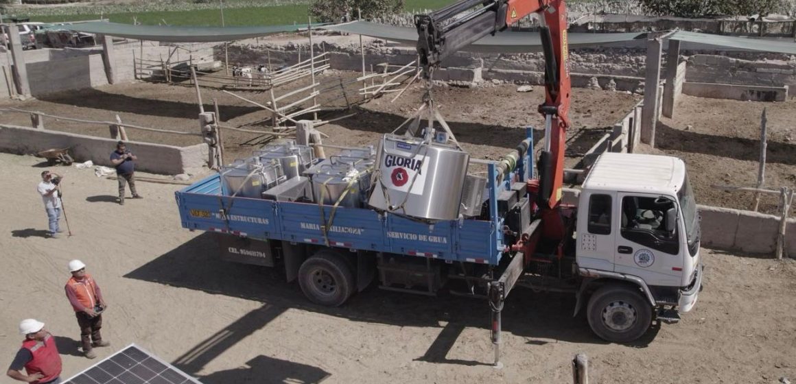 Gloria invierte s/1.2 millones en tecnología solar para impulsar a pequeños productores lecheros