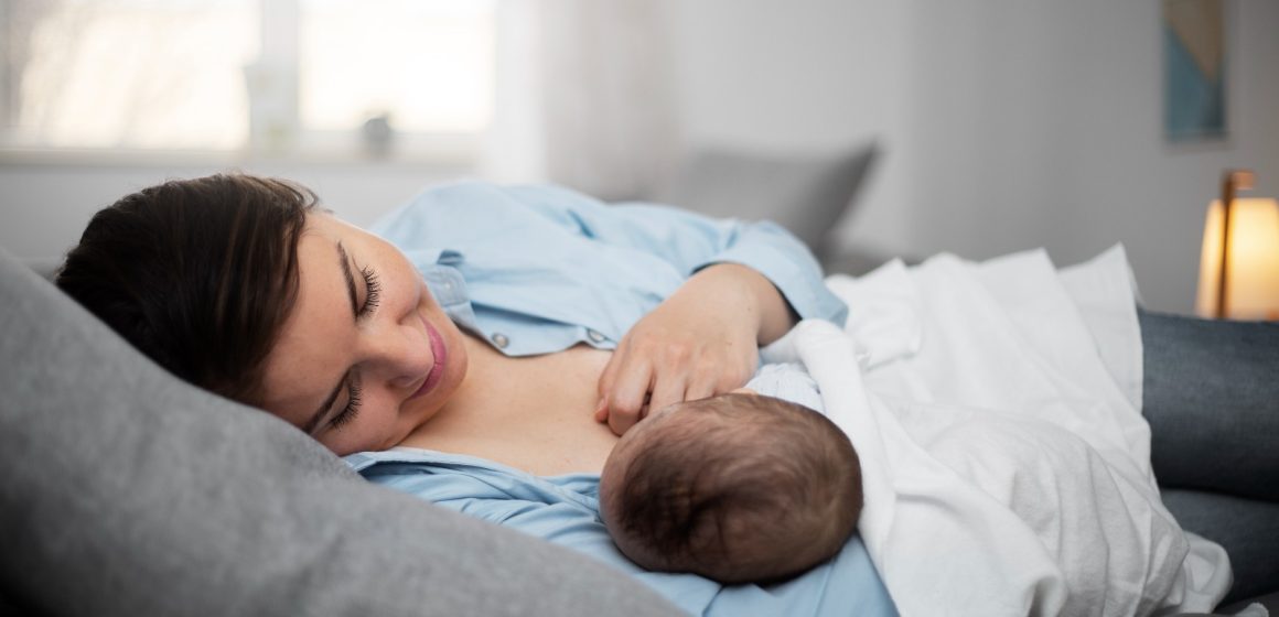 Fuente Freepik ¿Puedo dar de lactar si tengo implantes mamarios?