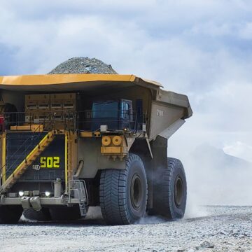 02- Camión Cat 798AC- Ferreycorp marca hito de US$ 2,000 millones en ventas en el año 2024