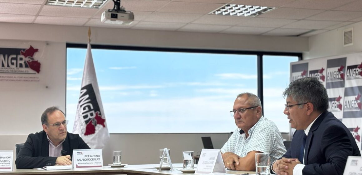 Ministro de economía propone destinar especialistas para verificar avances de proyectos de inversión en las regiones