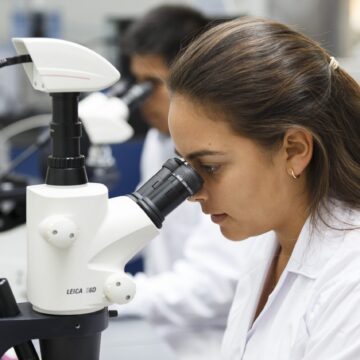 Día Internacional de la Mujer y la Niña en la Ciencia: ¿Cómo avanza la equidad de género en STEM? L’Oréal Groupe e IPSOS lo revelan