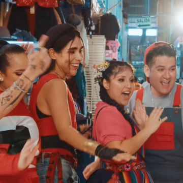 Daniela Darcourt, Deyvis Orosco, Milena Wharton, Lenin Q-Pop y Giru se unen en el nuevo videoclip de la canción “Juntos somos más chéveres”