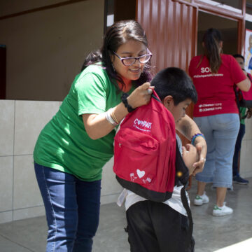 IMG_7823 Más de 300 niños de primaria recibirán útiles escolares gracias a la campaña “Mochila Lista” de la ONG Comparte Perú