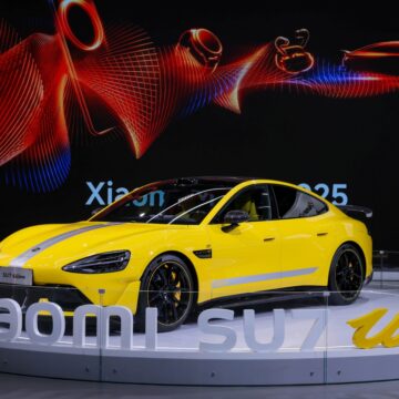 Xiaomi SU7 Ultra Xiaomi presenta inteligencia conectada en el MWC 2025: la Serie Xiaomi 15, Xiaomi HyperOS 2, AIoT y vehículos eléctricos se toman el centro del escenario