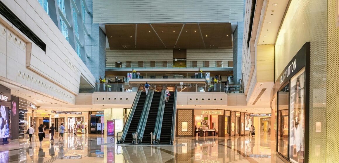 Adecco - Centros comerciales (2) ¿Cuáles serán los sectores y perfiles más demandados ante la inauguración de nuevos centros comerciales en Perú?