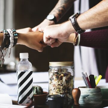 action-2277292_1280 Tres claves para construir equipos de trabajo que conectan, confían y crecen