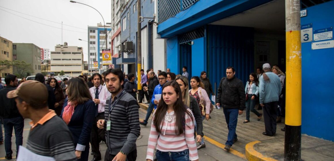 000451362W ¿Cuándo evacuar y cuándo permanecer en tu lugar durante un sismo? Recomendaciones clave para tu seguridad y la de tu familia